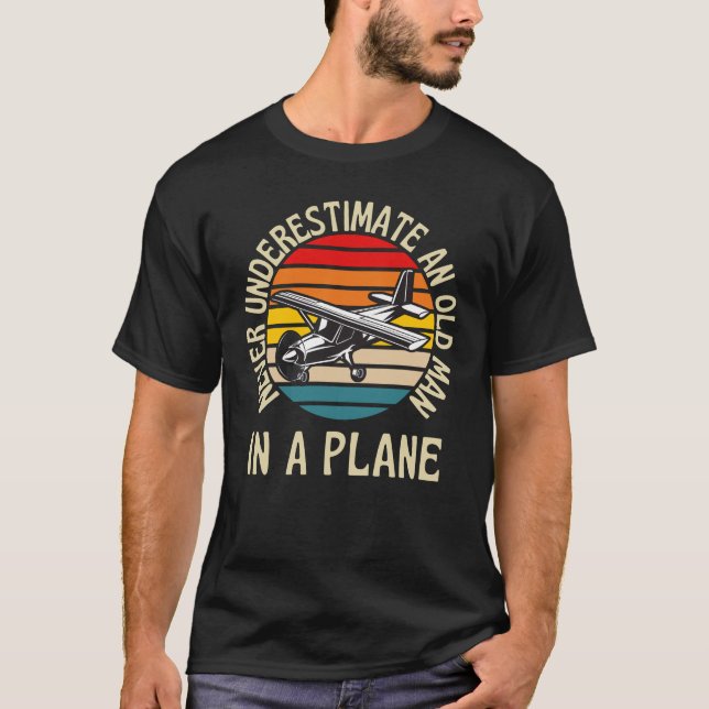 Camiseta Nunca Subestimes Al Viejo En Un Avión (Anverso)