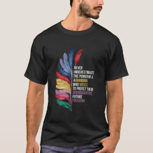 Camiseta Nunca subestimes el poder de la abuela que vota