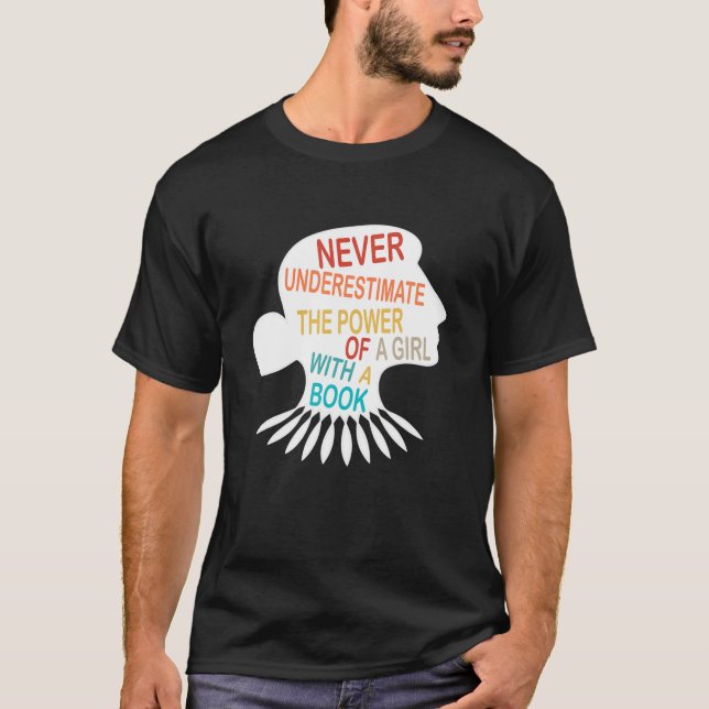Camiseta Nunca subestimes el poder de un Chica con libro (Anverso)