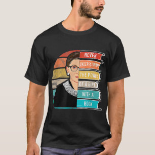 Camiseta Nunca Subestimes El Poder De Un Chica Con Libro