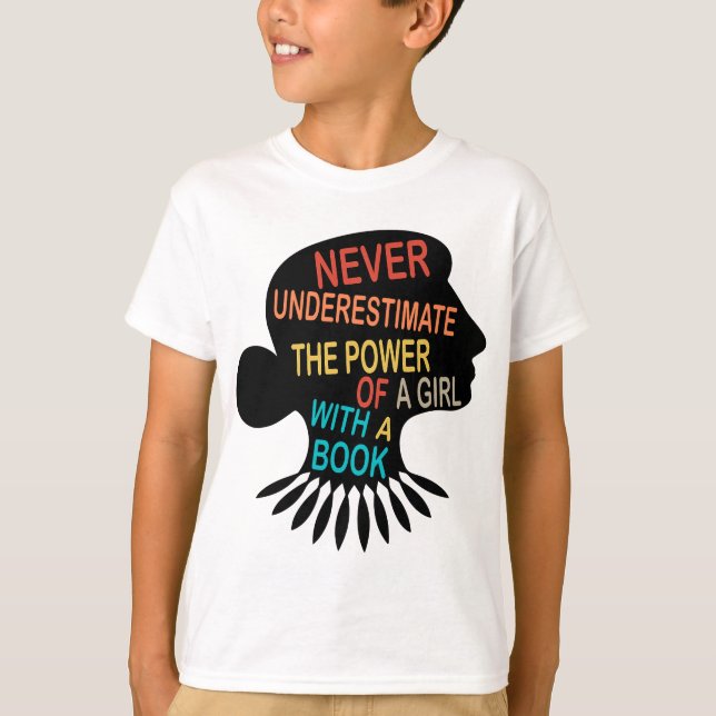 Camiseta Nunca subestimes el poder de un Chica con libro (Anverso)