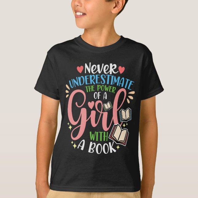 Camiseta Nunca Subestimes El Poder De Un Chica Con Un Boo (Anverso)