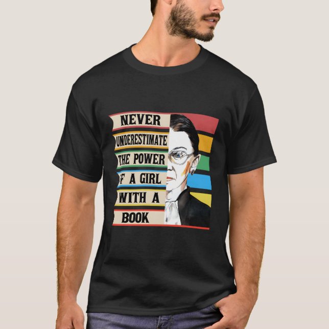 Camiseta Nunca Subestimes El Poder De Un Con Un Libro (Anverso)