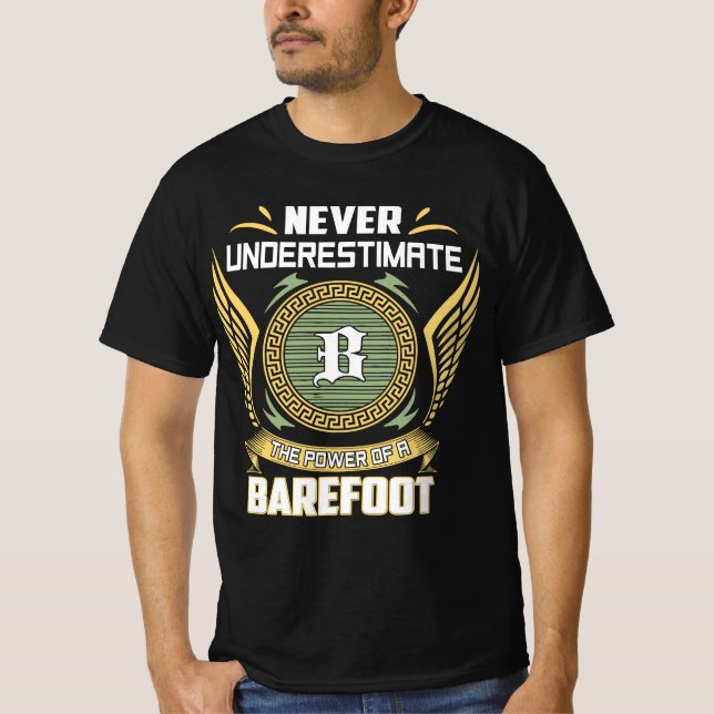 Camiseta Nunca Subestimes El Poder De Un Descalzo (Anverso)