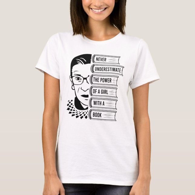 Camiseta Nunca subestimes el poder del Chica con el libro (Anverso)