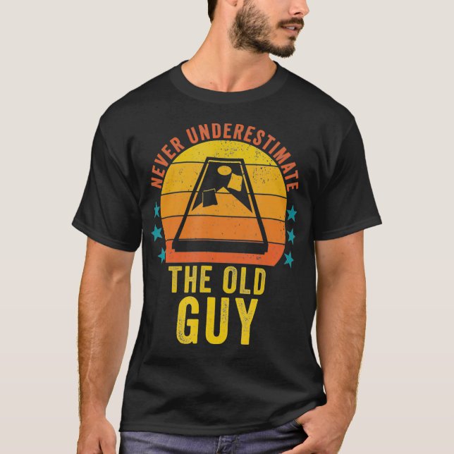Camiseta Nunca Subestimes La Divertida Gama De Cornhole Del (Anverso)