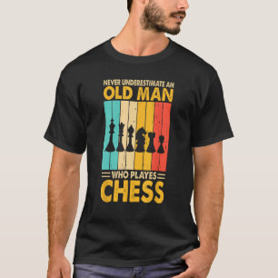 Camiseta Nunca subestimes un viejo bollo de ajedrez