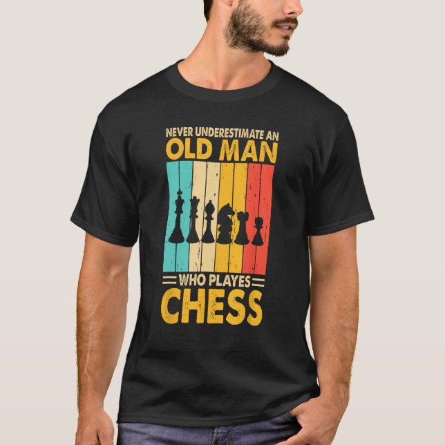 Camiseta Nunca subestimes un viejo bollo de ajedrez (Anverso)