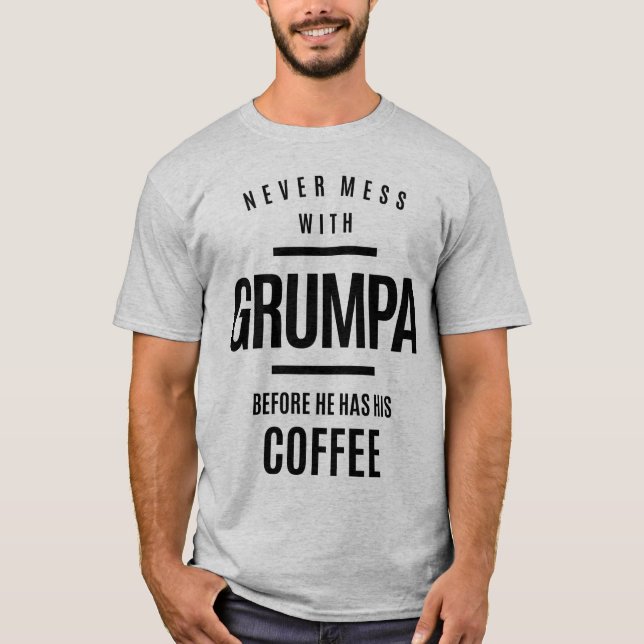 Camiseta Nunca Te Entretengas Con Grumpa Antes De Que Le De (Anverso)