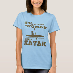 CAMISETA NUNCA UNDERSTIMATE UNA MUJER CON UN KAJAK