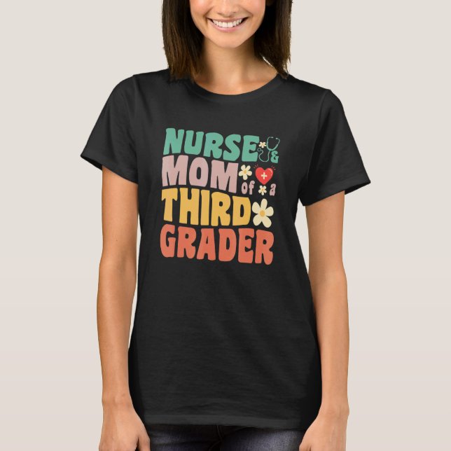 Camiseta Nurse and Mom of a Third Grader 1st Day of School  (Anverso)