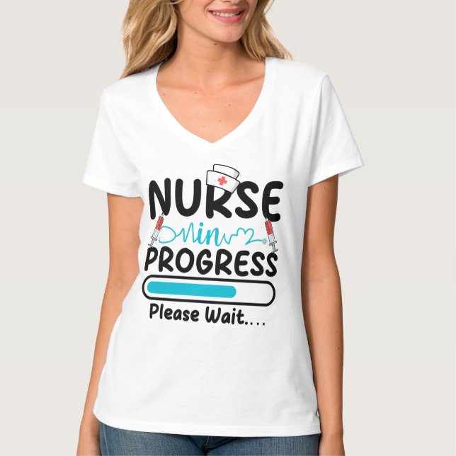 Camiseta Nurse in Progress Loading Women V-Neck (Anverso)