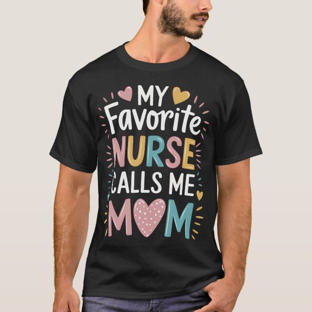 Camiseta Nurse Mom My Favorite Nurse Calls Me Mom Rn Nursin (Anverso)