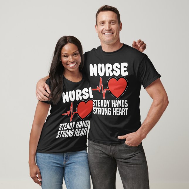 CAMISETA NURSE - STEADY HANDS STRONG HEART (Unisexo)