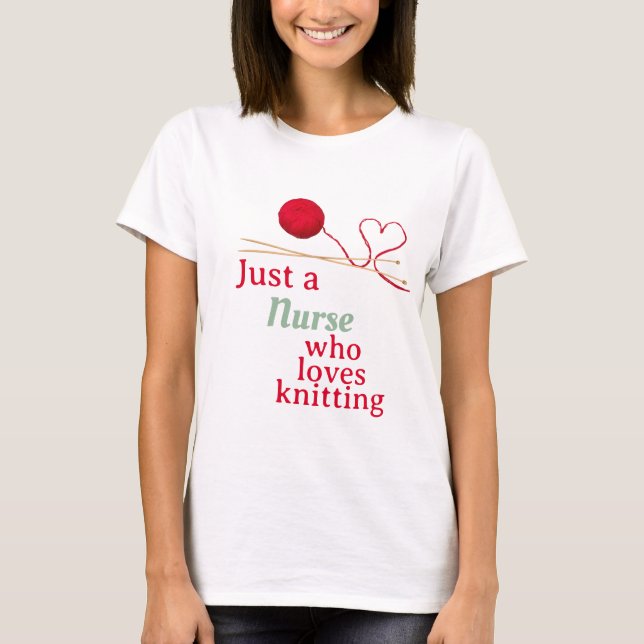 Camiseta Nurse Who Loves Knitting Red Yarn Heart (Anverso)