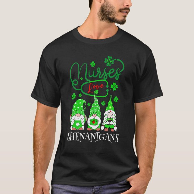 Camiseta Nurses Love Shenanigans Funny Gnomes Nurse St Patr (Anverso)