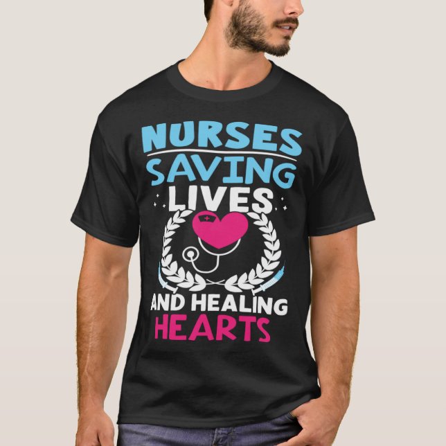 Camiseta Nurses Saving Lives And Healing Hearts (Anverso)