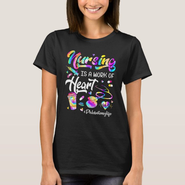 Camiseta Nursing Is A Work Of Heart Tie Dye Phlebotomy Life (Anverso)