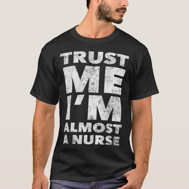 Camiseta Nursing School for Students Trust Me I m Almost a  (Anverso)