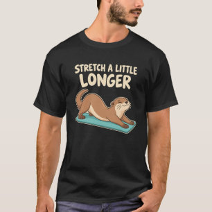 Camiseta Nutria Larga Estirándose en una Alfombra de Yoga H