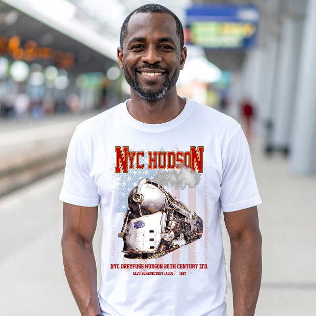 Camiseta NYC Dreyfuss Hudson Locomotive. American flag (NYC Dreyfuss Hudson Locomotive. 20th Century Limited. Mens Basic T-Shirt)