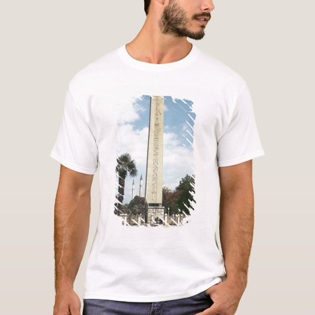 Camiseta Obelisco de Theodosius I, con una base romana (Anverso)