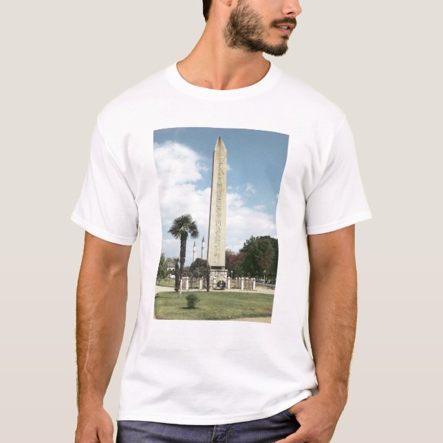 Camiseta Obelisco de Theodosius I, con una base romana (Anverso)