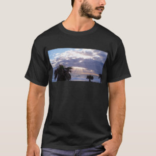 Camiseta Océano iluminado temprano por la mañana