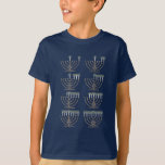 Camiseta Ocho noches de Hanukkah<br><div class="desc">Un diagrama decorativo que muestra el orden de las velas en un hanukkiah por cada noche de Hanukkah. Personalizar a su ortografía preferida de Hanukkah/Chanukah o los números 1-8.</div>