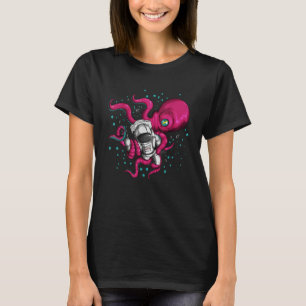 Camiseta Octopus alienígena sostiene pescado astronauta esp