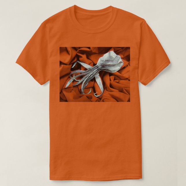 Camiseta Octopus de origami en un océano rojo (Diseño del anverso)