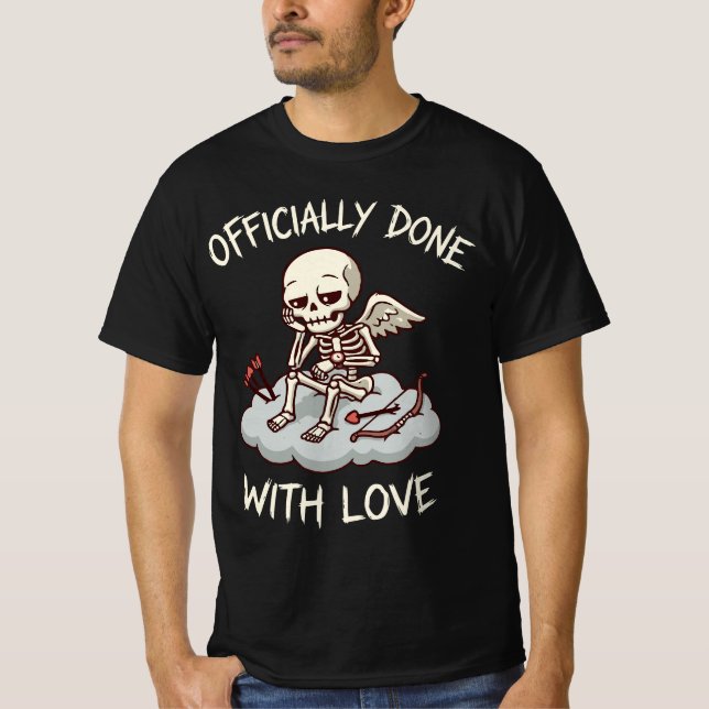 Camiseta Officially Done With Love Skeleton Cupid Design (Anverso)
