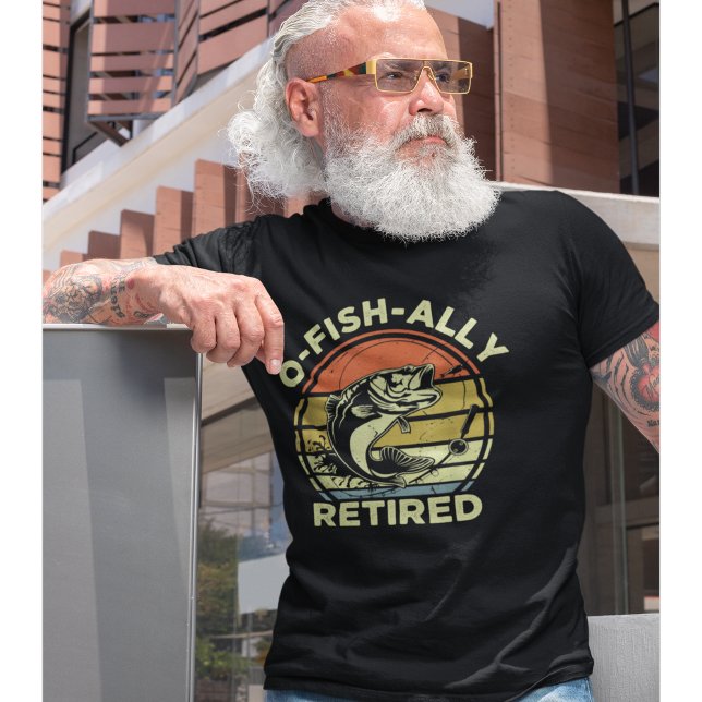 Camiseta Ofishally Retired Funny Fishing (Subido por el creador)
