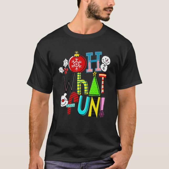 Camiseta Oh What Fun Christmas Shirt With Wreath And Tree (Anverso)