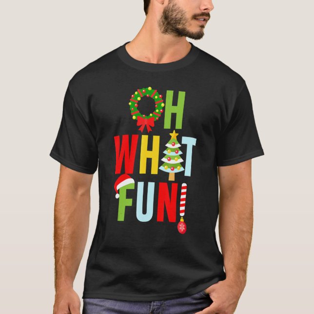 Camiseta Oh What Fun Christmas  With Wreath And Tree (Anverso)