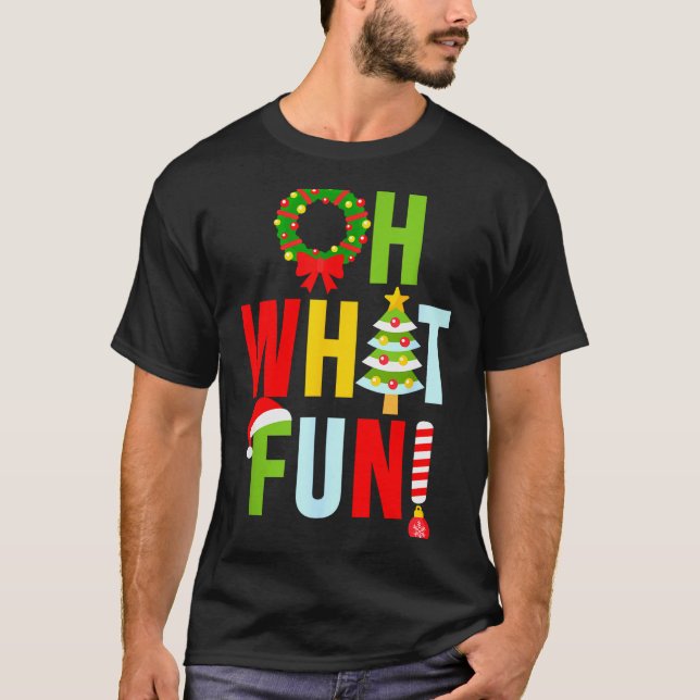 Camiseta Oh What Fun Christmas With Wreath And Tree  (Anverso)