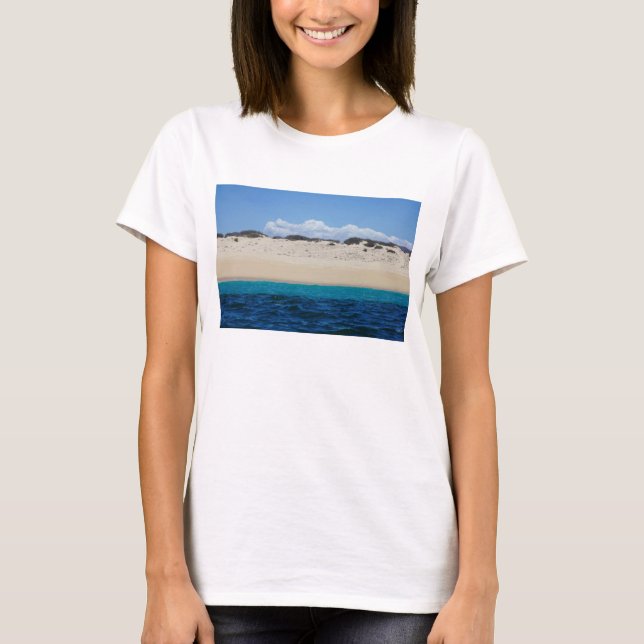 Camiseta Olas oceánicas en la playa de Sandy debajo del (Anverso)