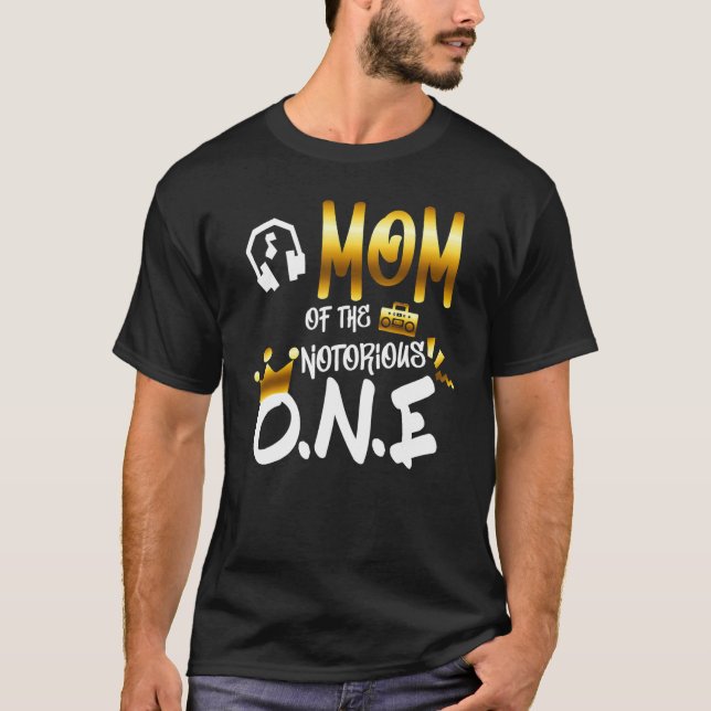 Camiseta Old School  Hip Hop Mom Of The Notorious One (Anverso)