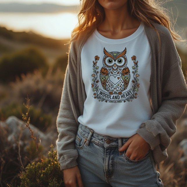 Camiseta Oleostoma parda (A wise brown owl with a woodland heart full of love and peace.)