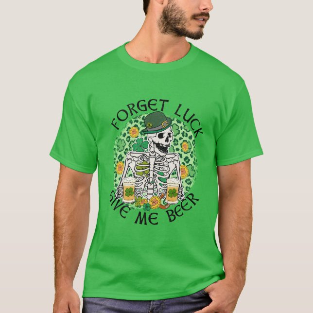 Camiseta Olvídate de la suerte de darme una cerveza (Anverso)