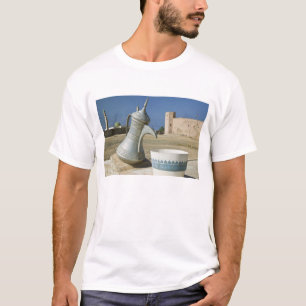 Camiseta Omán, región de Dhofar, Mirbat. Gran garrafa de ag