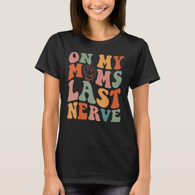 Camiseta On My Moms Last Nerve Groovy Mom Life Mama (Anverso)