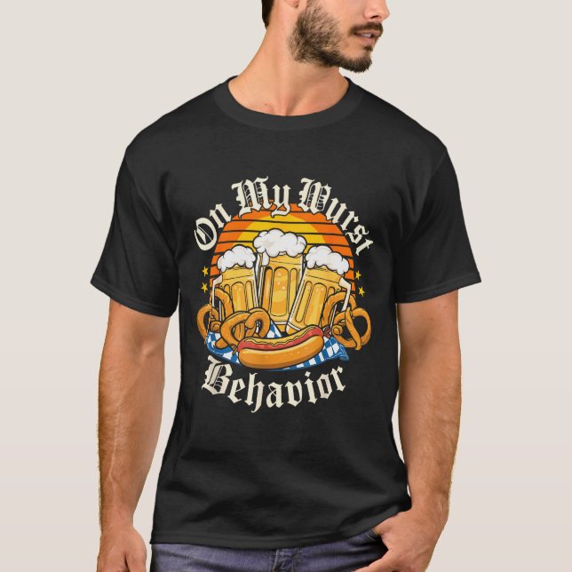 Camiseta On My Wurst Behavior Retro Groovy Beer  (Anverso)