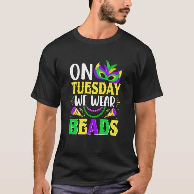 Camiseta On Tuesday We Wear Beads Mardy Gras Celebrations p (Anverso)