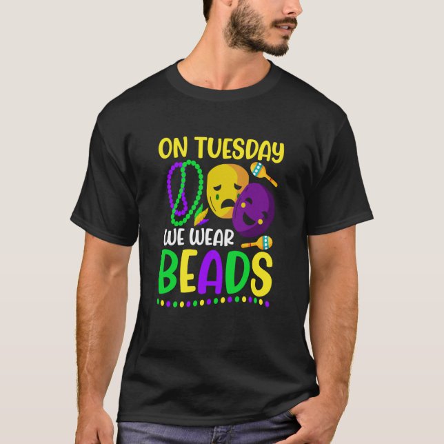 Camiseta On Tuesday We Wear Beads Mardy Gras Celebrations p (Anverso)