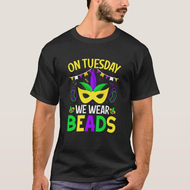 Camiseta On Tuesday We Wear Beads Mardy Gras Celebrations p (Anverso)