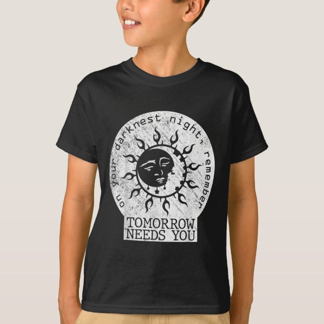Camiseta On Your Darkest Night Remember Tomorrow Needs You  (Anverso)