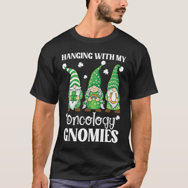Camiseta Oncology Nurse St Patricks Day Gnome For PICU Nurs (Anverso)