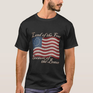 Camiseta ondeando La Tierra De Bandera De Betsy Ross Por La