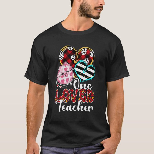 Camiseta One Loved Teacher Kissing Heart Funny Valentine's  (Anverso)
